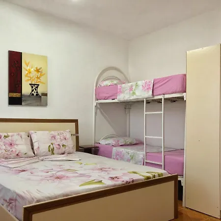 Joni's Apartment Spille